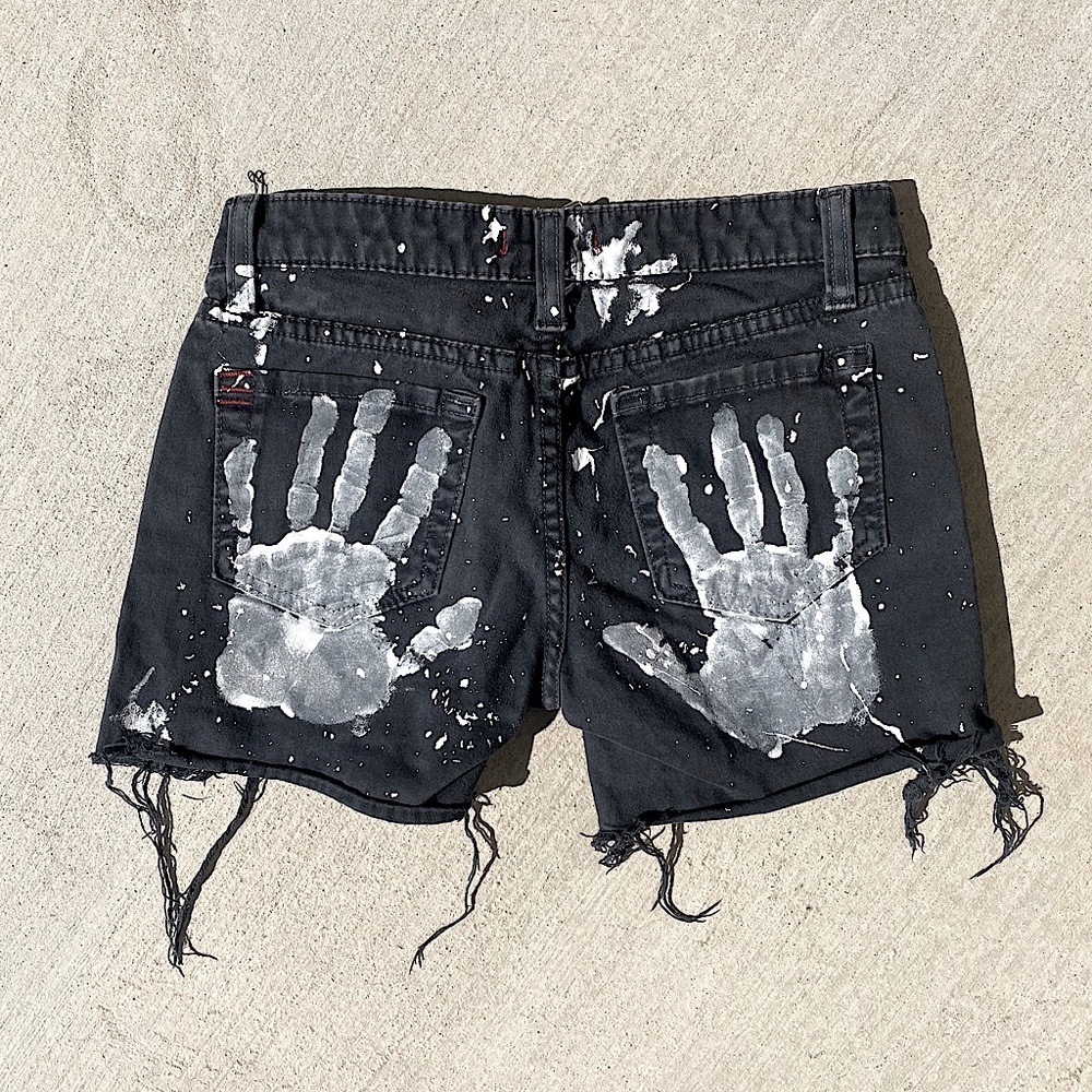 BDG Urban Renewal Hand Print Shorts 🖤